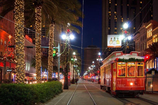 New Orleans Holiday Bus Tour: Jingling Through the Crescent - The Garden District and holiday-decorated mansions