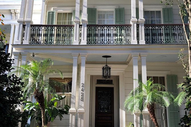 New Orleans Homes of the Rich and Famous Tour of the Garden District - Walking comfort, weather, and street conditions