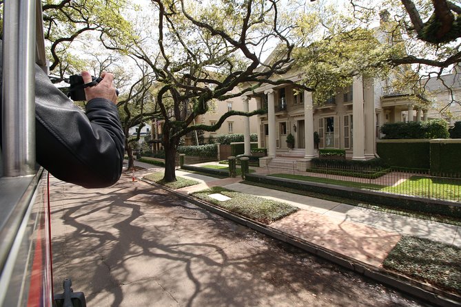 New Orleans Hop-On Hop-Off Unlimited Sightseeing Package - What the live guides add to the ride