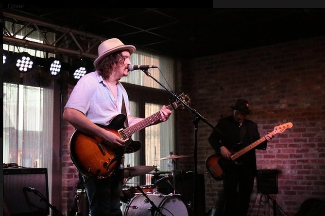 New Orleans Jazz History and Music Walking Tour - The live music stop and complimentary drink