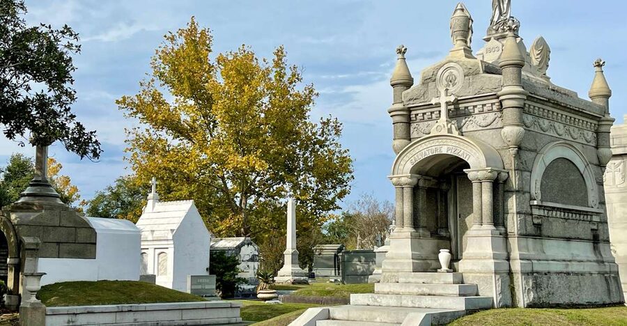 New Orleans: Millionaire’s Tombs of Metairie Cemetery Tour - What the tour teaches about New Orleans burials