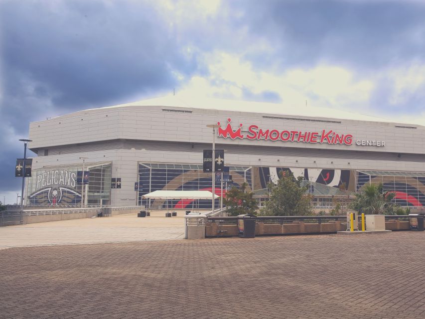 New Orleans: New Orleans Pelicans Basketball Game Ticket - Arriving at Smoothie King Center with a phone ticket
