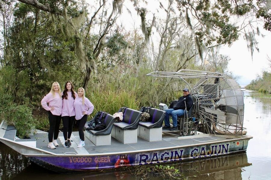 New Orleans: Oak Alley or Laura Plantation & Airboat Tour - Who should book this combination tour?