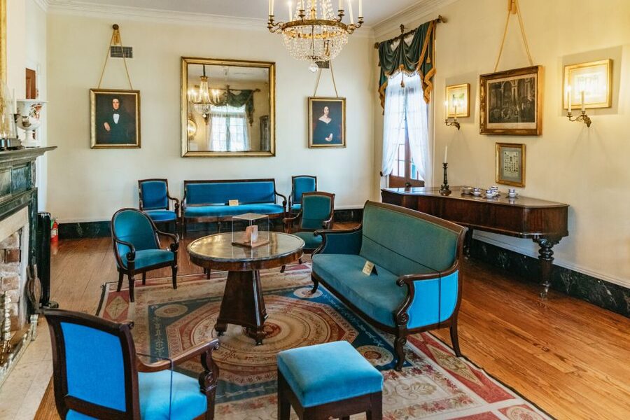 New Orleans: Oak Alley Plantation & Airboat Swamp Combo Tour - Oak Alley and the bayou in one long Louisiana day