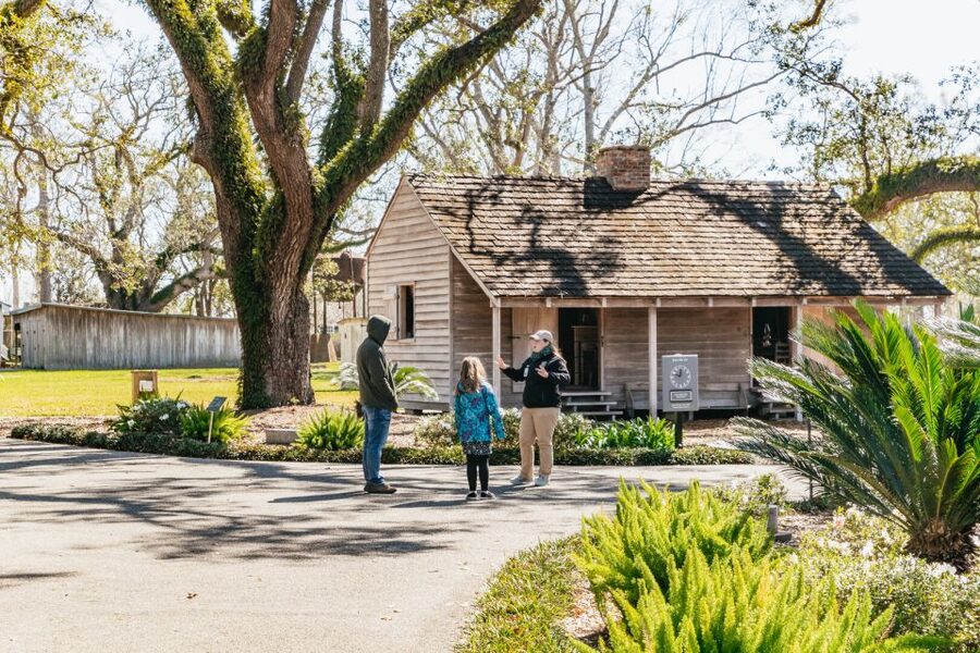 New Orleans: Oak Alley Plantation & Airboat Swamp Combo Tour - What the Oak Alley stop includes