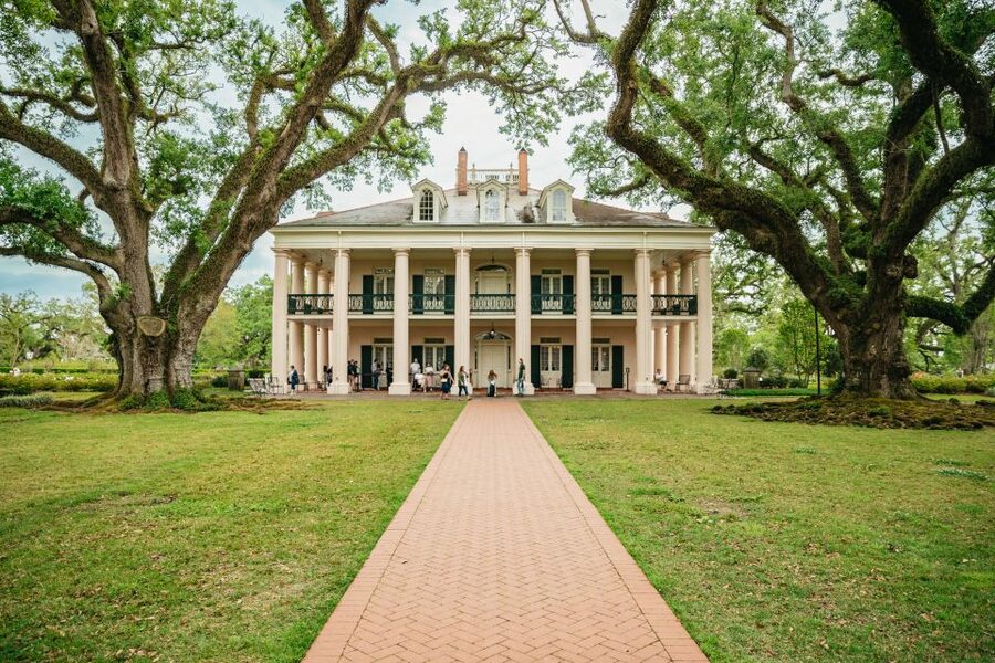 New Orleans: Oak Alley Plantation and Swamp Cruise Day Trip - Oak Alley’s famous avenue and plantation house
