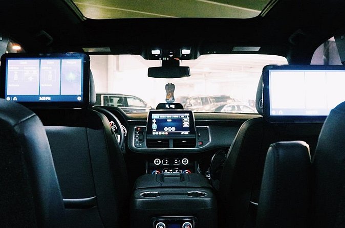 New Orleans Round Trip Chauffeur Driven Transport by Executive SUV - Handling delays, texts, and airport uncertainty