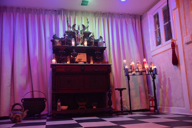 New Orleans Seance Experience - What happens inside Hex on Decatur Street