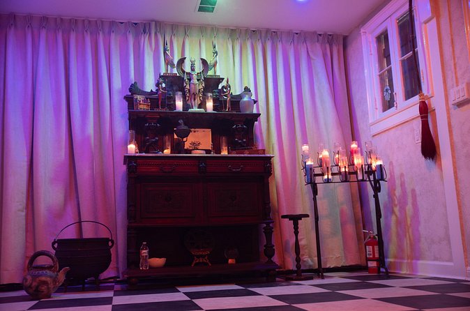 New Orleans Seance Experience - The 90-minute format gives the medium room to work