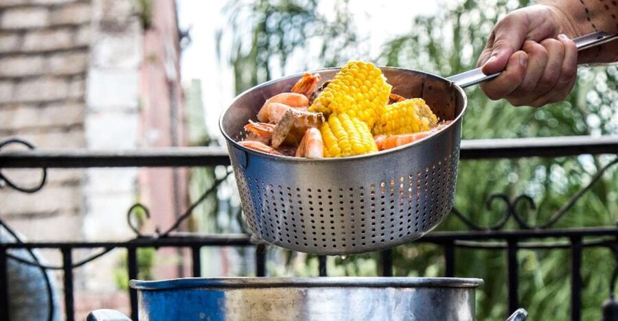 New Orleans: Shrimp Boil Experience in French Quarter - A Cajun supper away from the restaurant strip