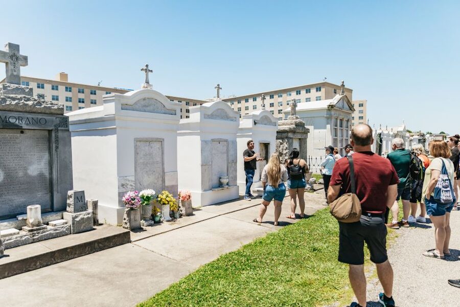 New Orleans: Sightseeing Bus Tour - Starting near Jackson Square and entering the French Quarter