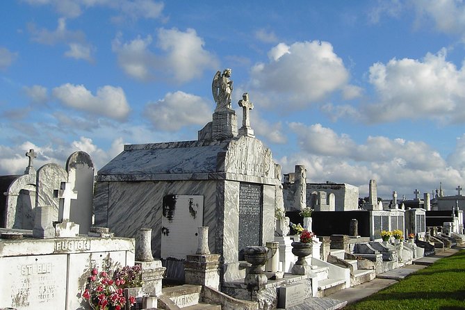 New Orleans Small-Group City and Cemetery Tour with Hotel Pickup - Bayou St. John and the shaded side of New Orleans