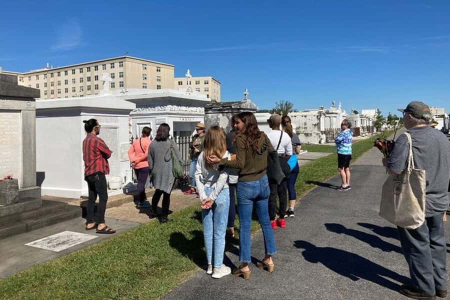 New Orleans: St. Louis Cemetery #3 Guided Walking Tour - Walking the Main Aisles and Changing Architectural Styles