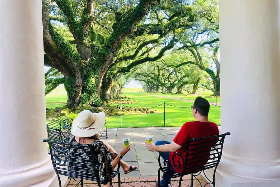 New Orleans: Swamp Boat Ride & Oak Alley Plantation Tour - Walking Oak Alley’s quarter-mile entrance