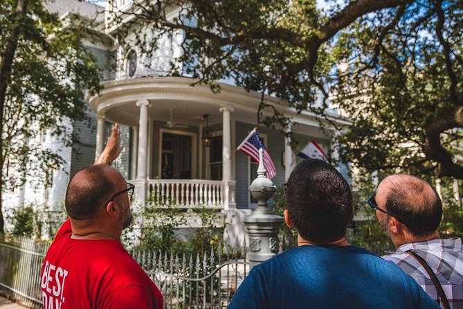 New Orleans Walking Tour: Garden District Stories - Reading the mansions along Prytania Street