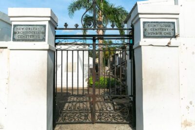 Walking Tour Inside St. Louis Cemetery No. 1