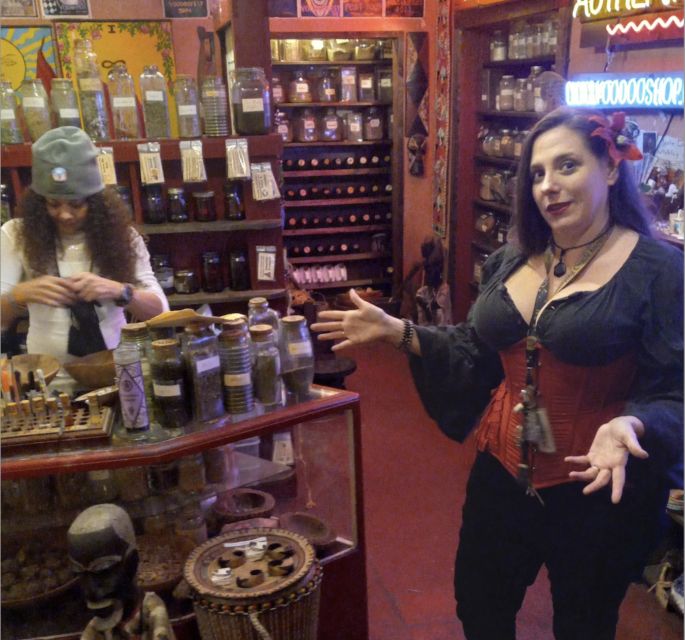 New Orleans: Wicked History Walking Tour with a Local Witch - Meeting a local witch at Hand of Fate