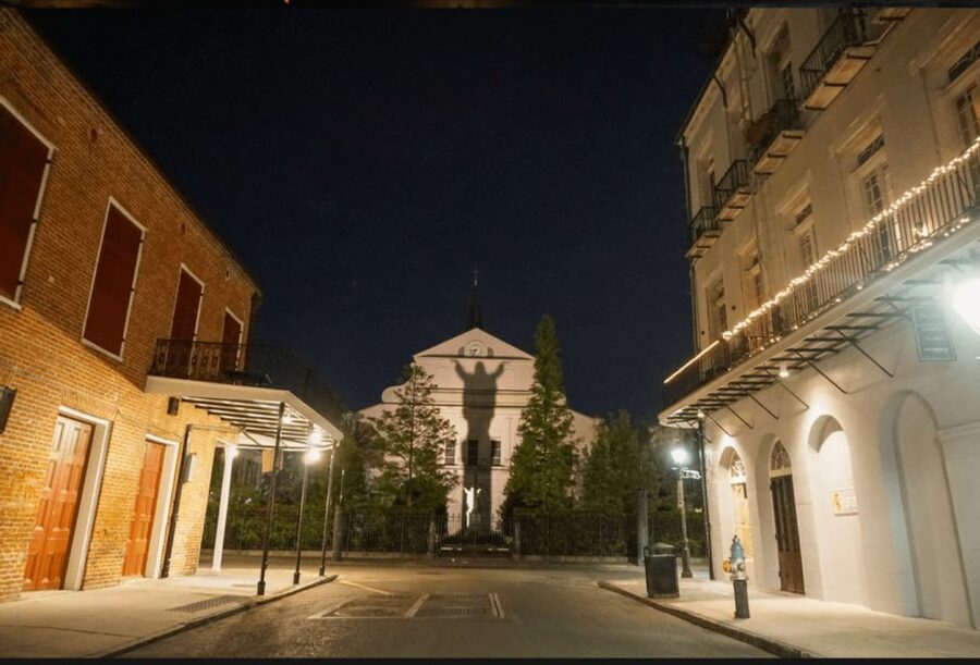 New Orleans: Wicked History Walking Tour with a Local Witch - Walking the French Quarter after dark