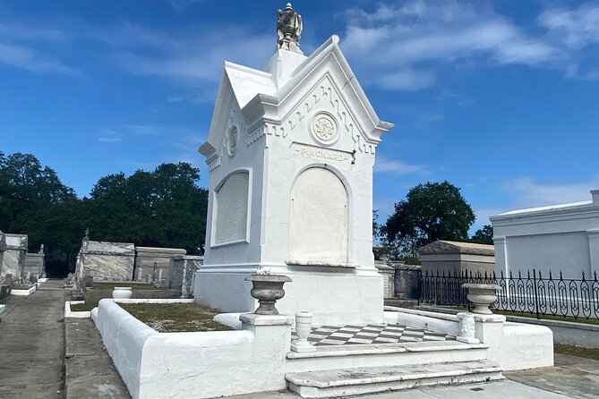 Night Cemetery Insiders Bus Tour in New Orleans - Why New Orleans Buries People Above Ground