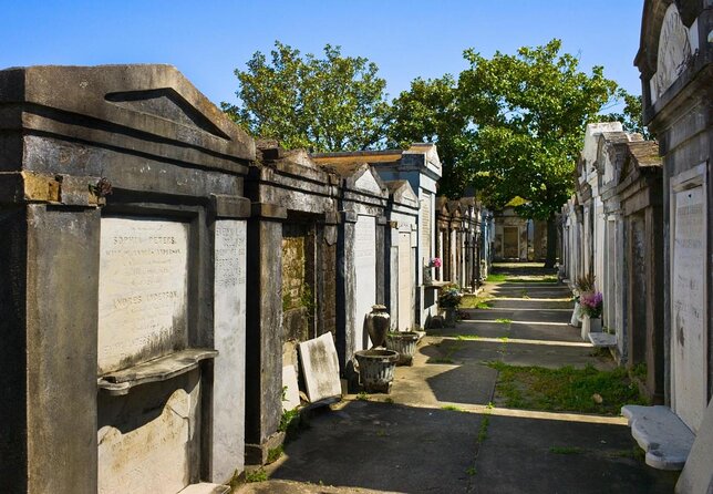 NOLA Garden District and Gates of Lafayette Cemetery Tour - Meeting at the Garden District Book Shop