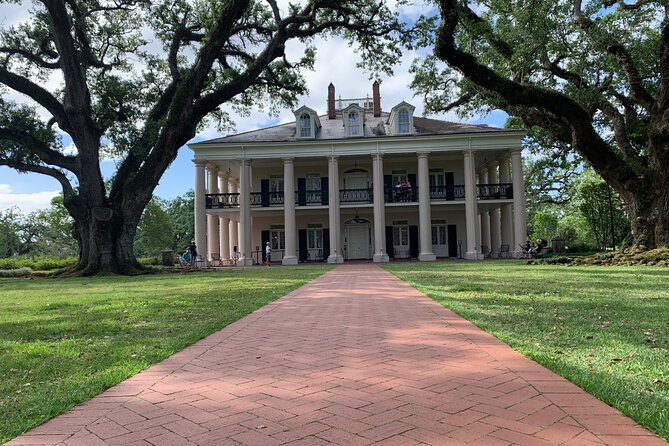 Oak Alley Plantation Admission with Tour and Transportation - Riding the Great River Road from New Orleans