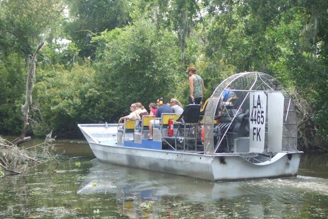 Oak Alley Plantation and Large Airboat Swamp Tour from New Orleans - Guides, group size, and the human side of the day