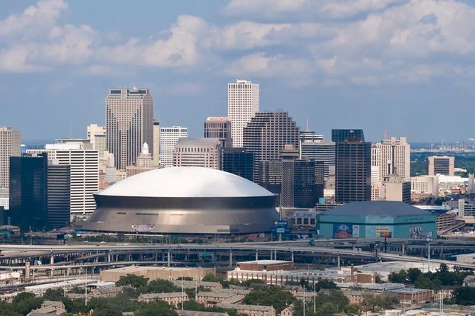 Oak Alley Plantation and New Orleans City Tour - The Garden District and the Warehouse District