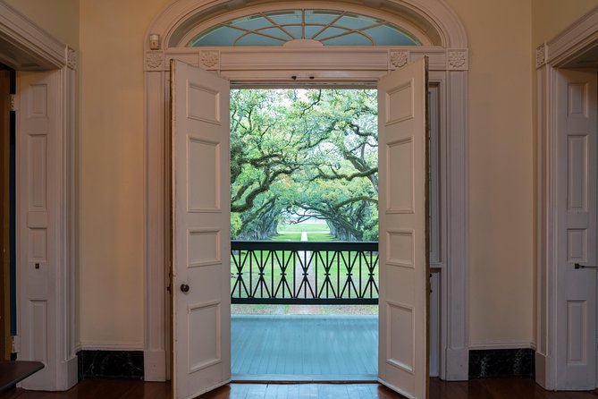 Oak Alley Plantation Tour with Hotel Pickup - Oak Alley begins with beauty, then asks harder questions