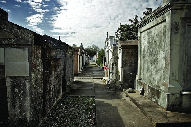 One Hour Saint Louis Cemetery Number One Walking Tour - Key points to know before you book