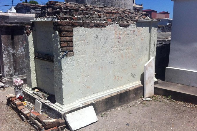 One Hour Saint Louis Cemetery Number One Walking Tour - Architecture, burial customs, and French Quarter context