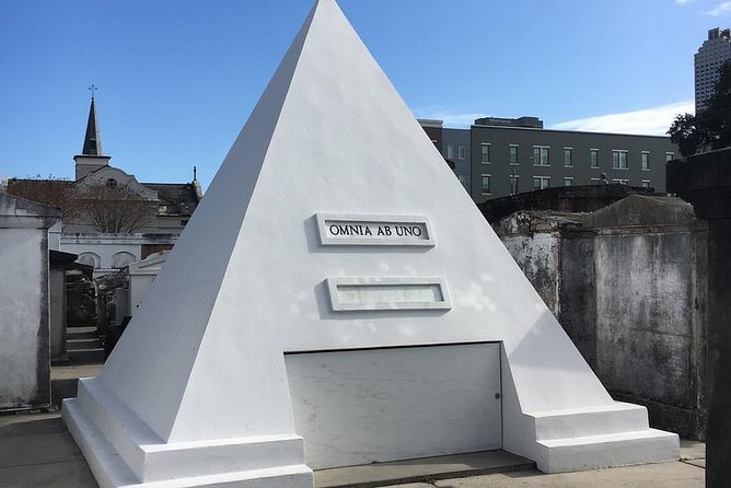 One Hour Saint Louis Cemetery Number One Walking Tour - A one-hour tour with a small-group feel