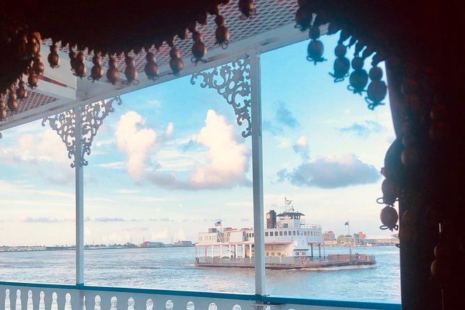 Paddlewheeler Creole Queen Historic Mississippi River Cruise - The River Route and Its New Orleans Stories