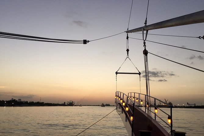 Paddlewheeler Creole Queen Jazz Dinner Cruise in New Orleans - Price, parking, and who gets the best value