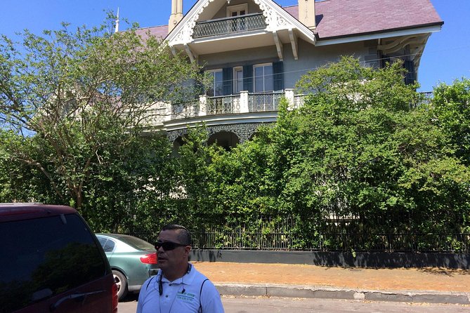 Private Garden District Walking Tour With Lafayette Cemetery No 1 - Garden District houses and the American sector