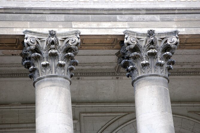 Self Guided Walking Tour of New Orleans' Historic Garden District - Commanders Palace and the final walk to Lafayette Cemetery