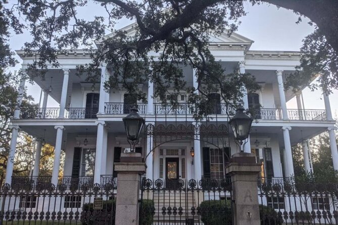 Self Guided Walking Tour of New Orleans' Historic Garden District - Starting at the Rink Shopping Center