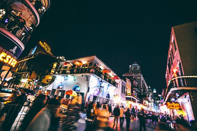 Sin and Tonic Pub Crawl in New Orleans - Why this New Orleans pub crawl works after dark