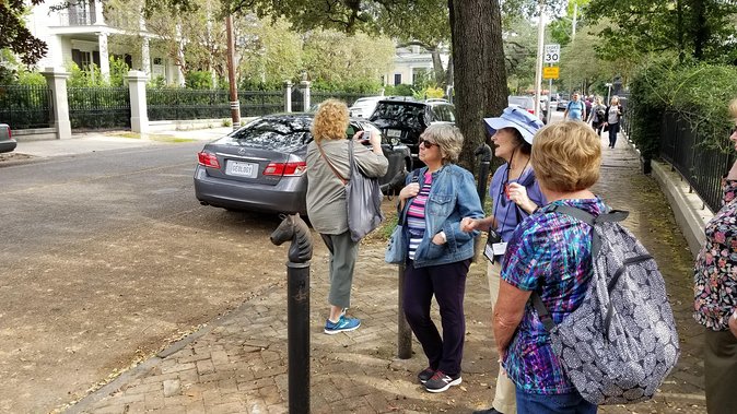 Small-Group Glamorous Garden District Tour - Meeting at 2800 St. Charles Avenue