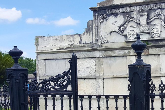 Small-Group Glamorous Garden District Tour - Walking through the American Sector