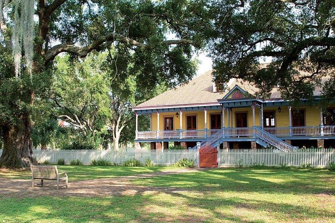 Small-Group Laura and Whitney Plantation Tour from New Orleans - The ride from New Orleans to the river plantations