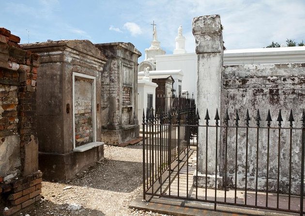 St. Louis Cemetery No. 1 Official Walking Tour - The tombs, stories, and famous names