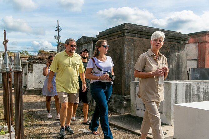 St. Louis Cemetery No. 1 Official Walking Tour - Photography without free wandering
