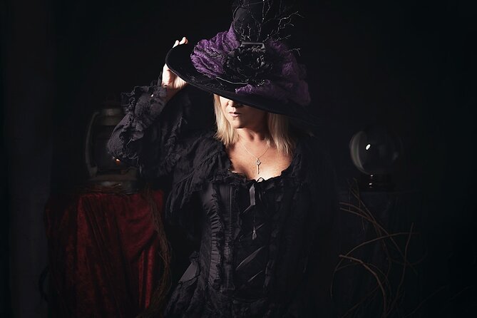 Witches Coven Walking Tour in New Orleans - Walking the grand streets of the Garden District